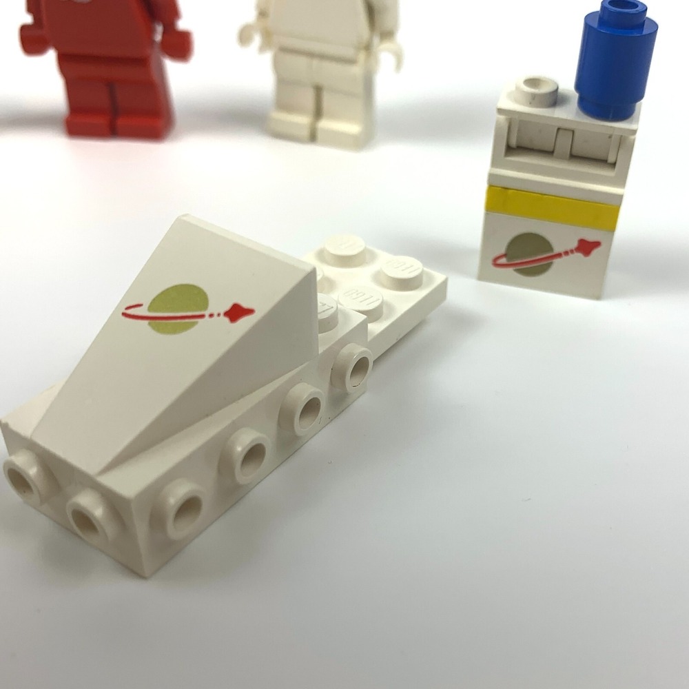 Lego Lot Space VTG‎ White Gray Moon Red White 6 Minifigures Accessories - Picture 6 of 12